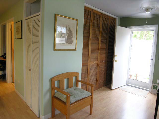 Redfrontdoorclosetbench.JPG